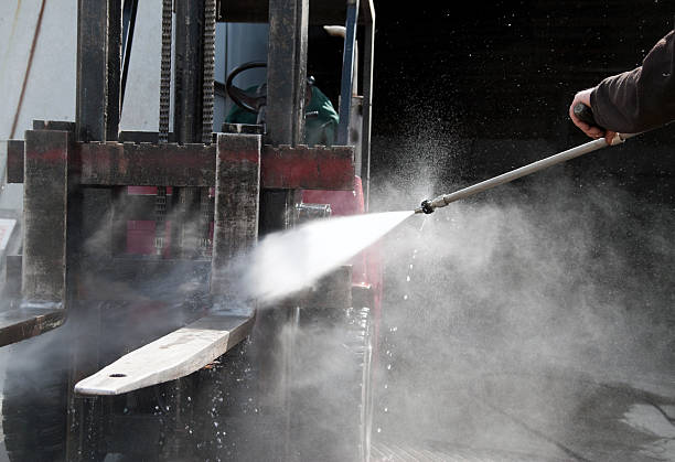 Best Pressure Washing Driveway  in Pinconning, MI